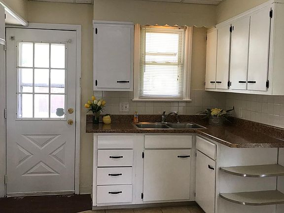 4th image of 1271 Republic Ave