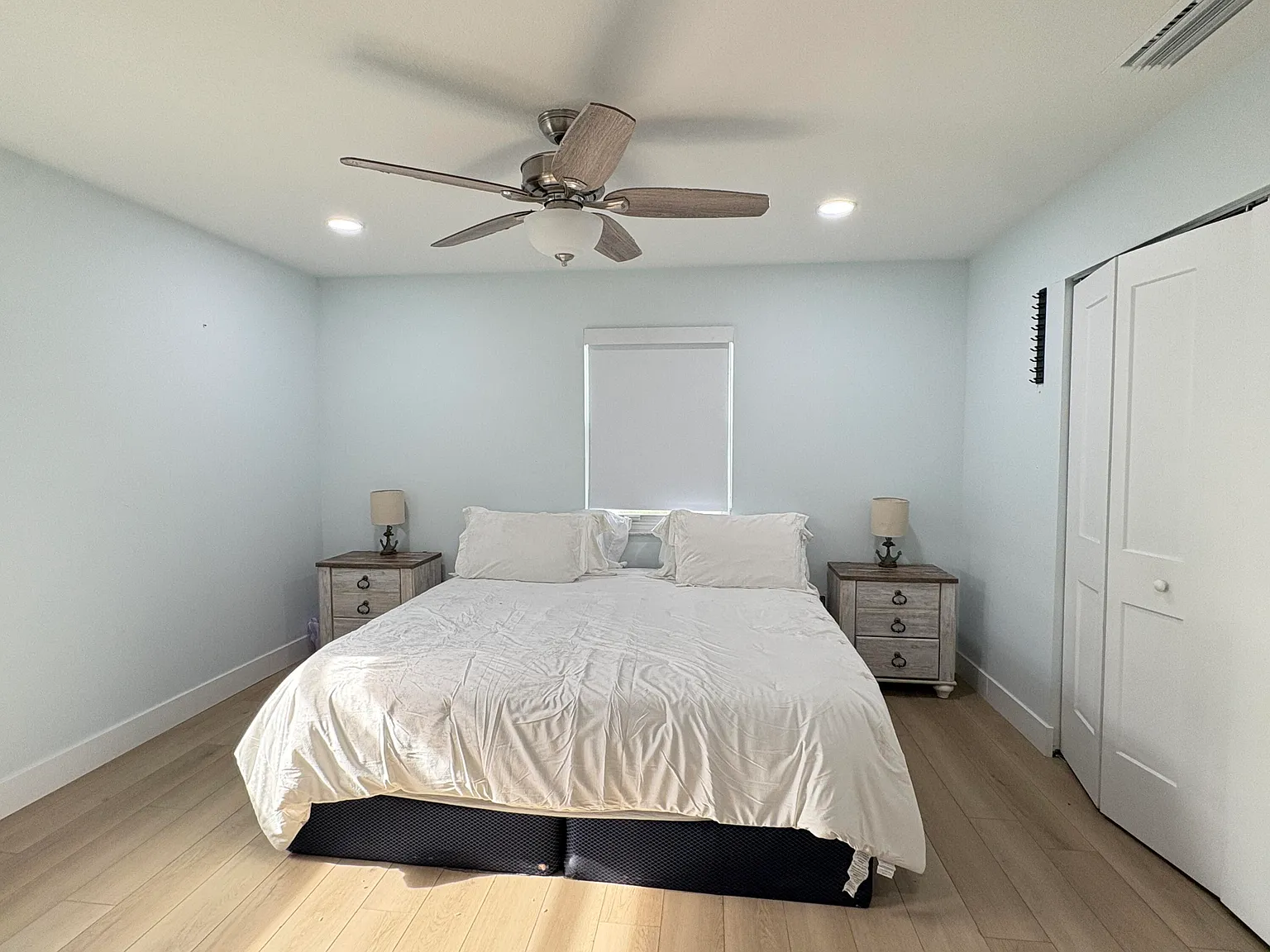 2 bed, 1.0 bath, 1984 sqft, $2,400 — Photo 3
