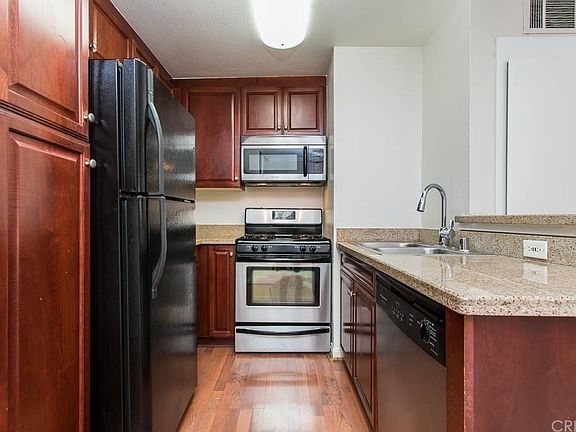 3rd image of 5510 Owensmouth Ave APT 201