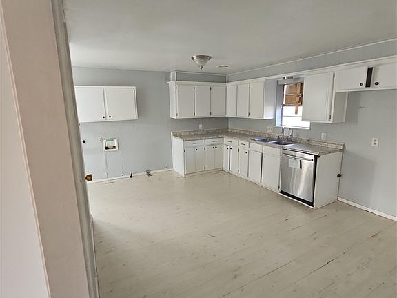5th image of 1505 NW Lake Ave