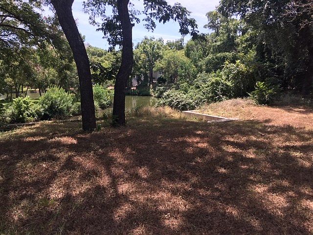2nd image of 1070 River Rd