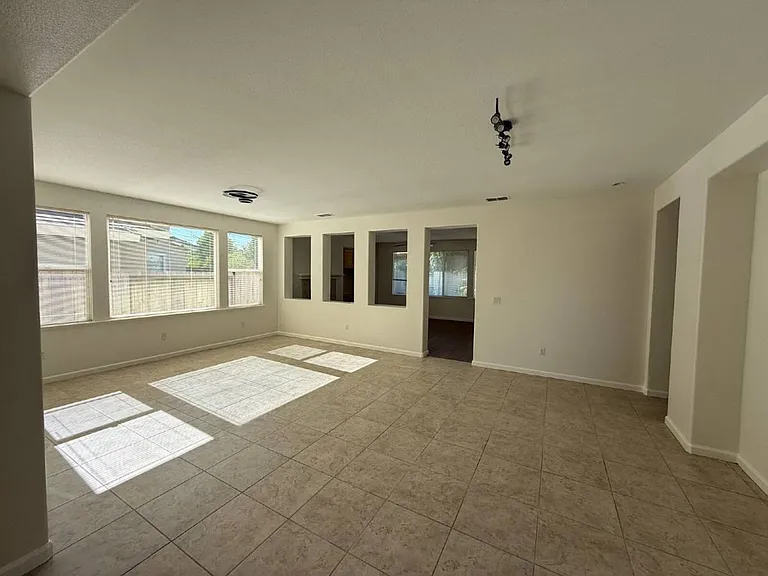 3419 Mas Amilos Way — Photo 2