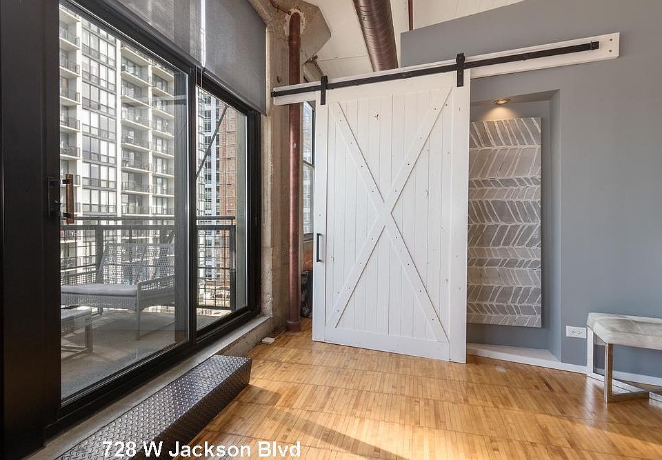 1st image of 728 W Jackson Blvd APT 901