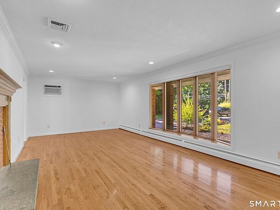 5th image of 2595 Albany Avenue