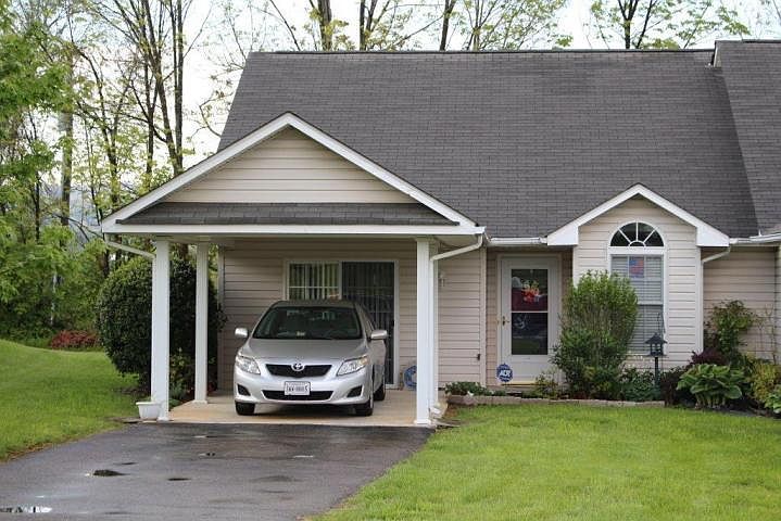 820698