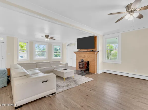 123 Reynolds Drive, Eatontown, NJ 07724