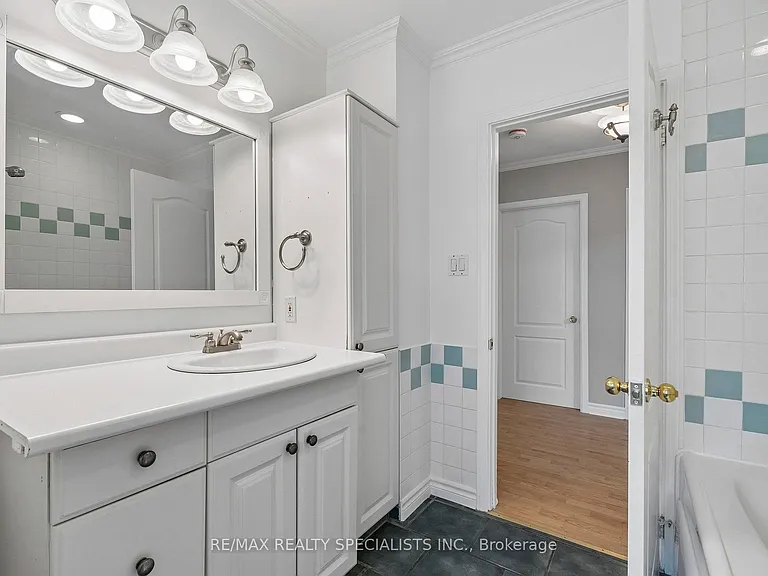 782 Hastings Ave — Photo 29
