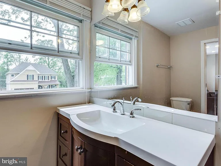 7002 Tyndale St — Photo 23