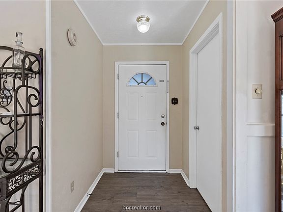 3rd image of 4418 Kirkwood Dr