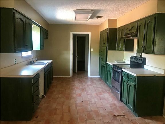 3rd image of 5702 Crestwood Cir E