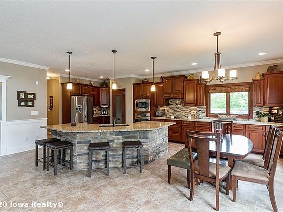 5th image of 6837 NW 87th Ct