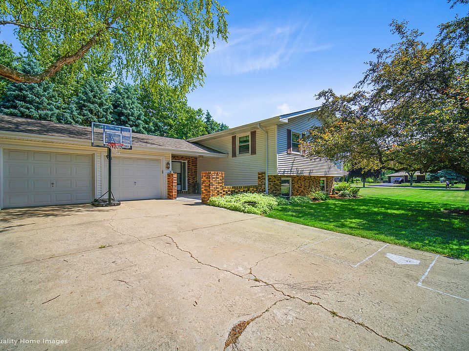 1st image of 15112 S Thomas Ct