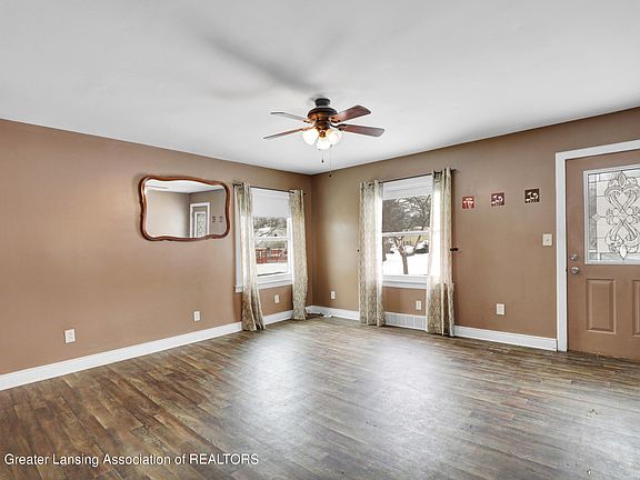 4th image of 708 E Greenlawn Ave