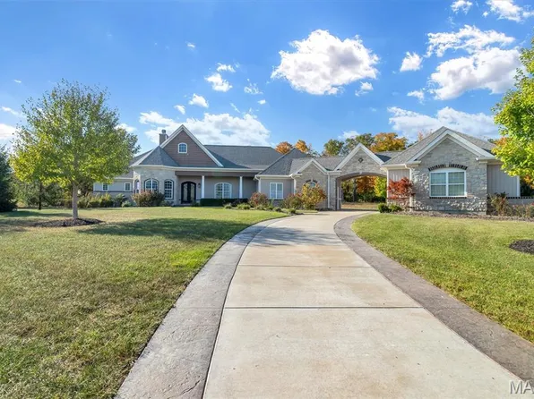11091 Stonebridge Ln, Wentzville, MO 63385