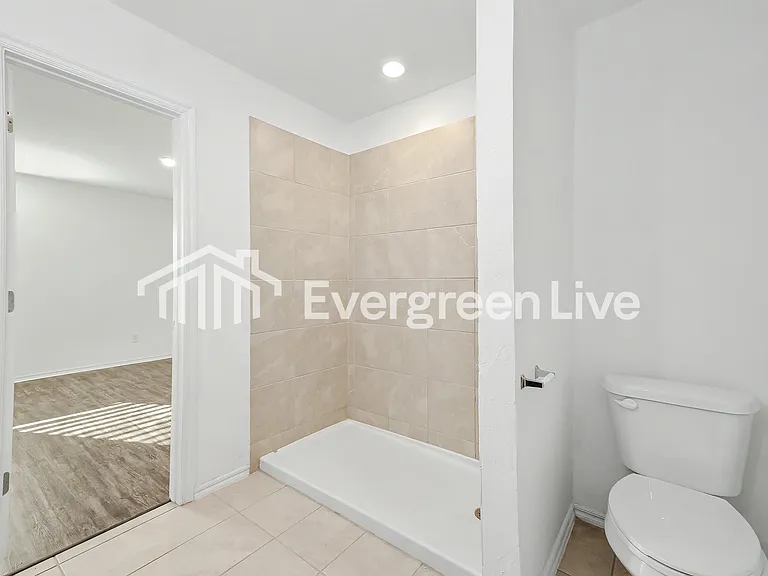2308 Bleeker St — Photo 10