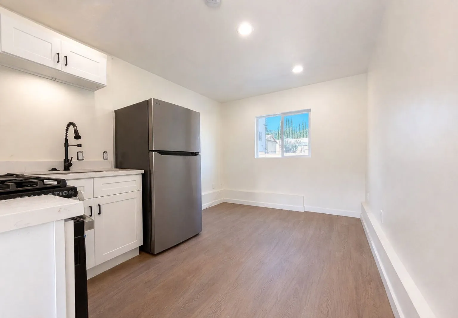 Studio, 1.0 bath, 400 sqft, $1,595 — Photo 2