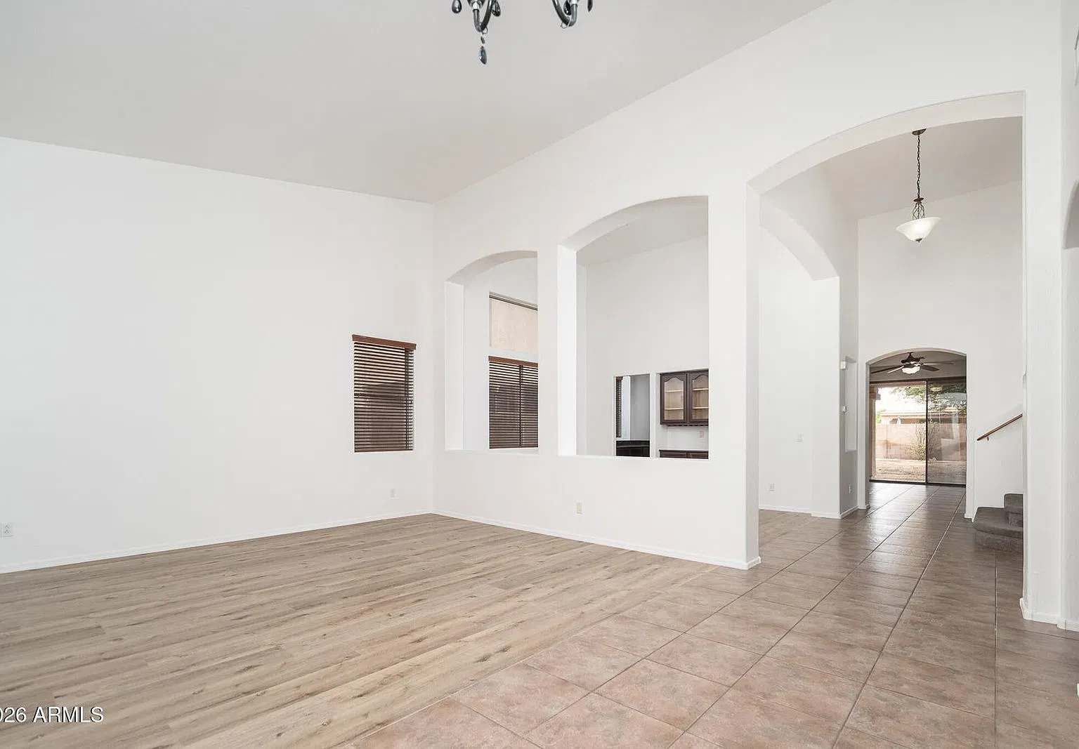 4 bed, 3.5 bath, 4242 sqft, $3,000 — Photo 4