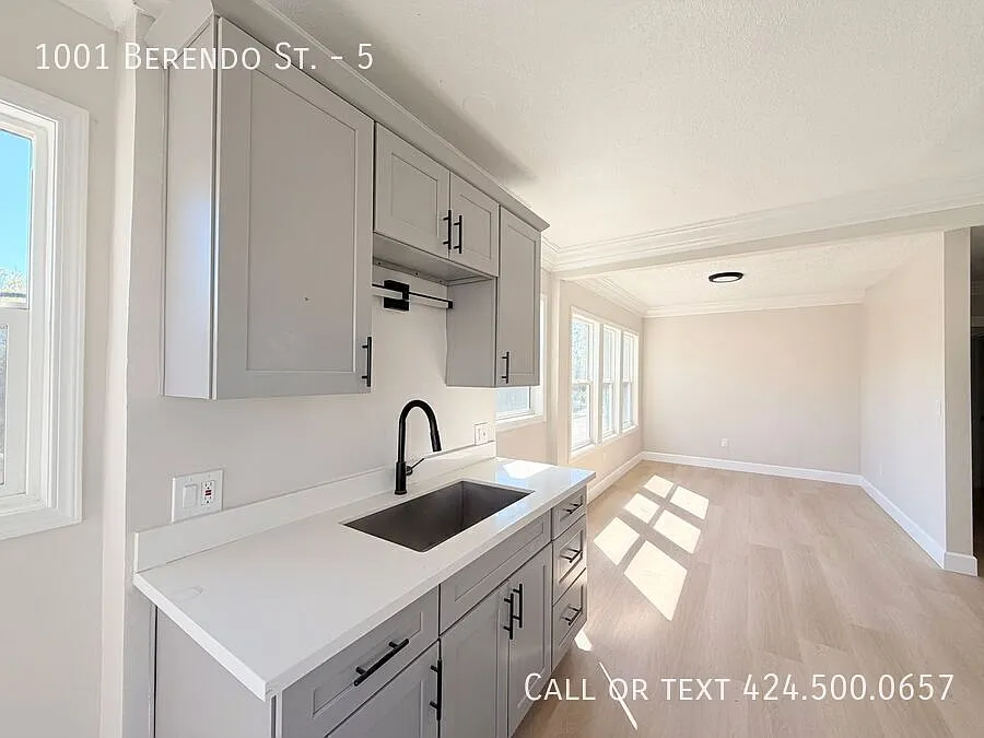 1001 N Berendo St #5