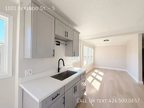 1001 N Berendo St Photo 1