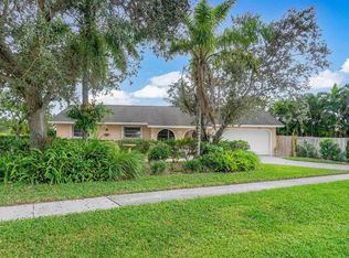 1263 Essex Dr, Wellington, FL 33414