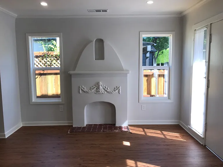 377 Huntley Dr — Photo 4