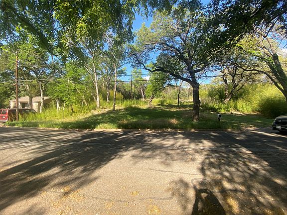 2nd image of 3929 Mockingbird Ln