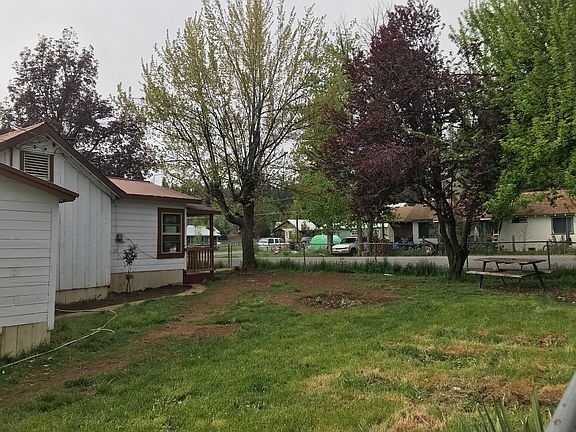 3rd image of 405 1st St