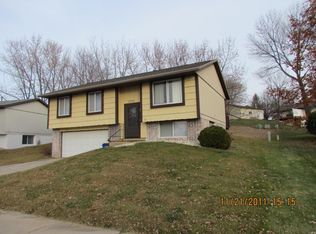 4716 Fruitwood Ln NW, Cedar Rapids, IA 52405