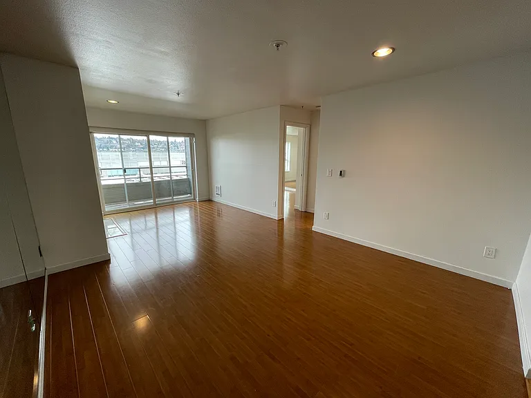 1504 Aurora Ave N #307 — Photo 6