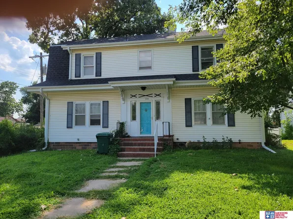 933 G St E, Pawnee City, NE 68420