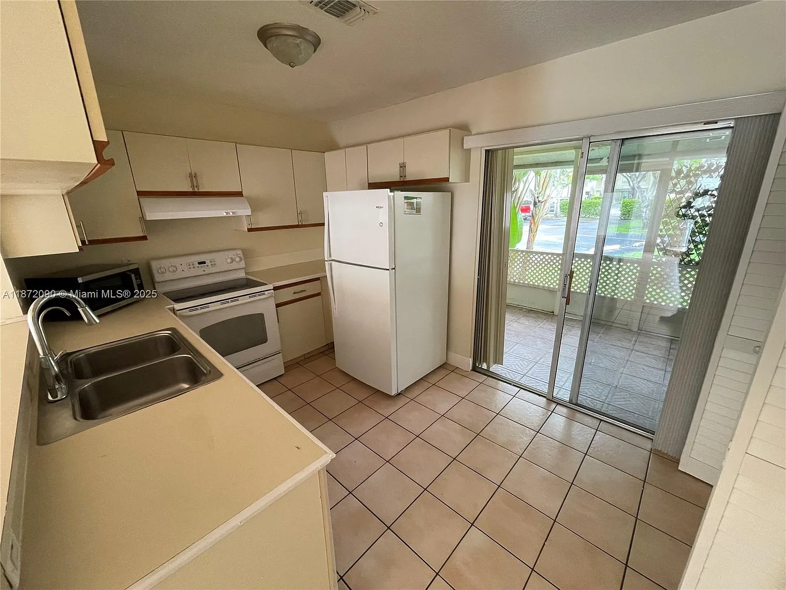 2 bed, 2.5 bath, 1258 sqft, $2,500 — Photo 3