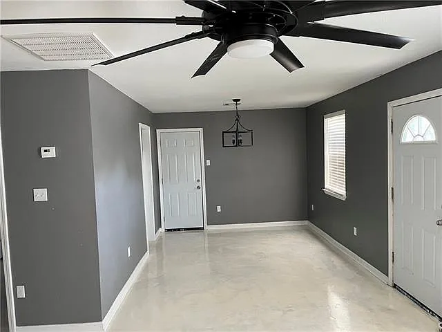 2 bed, 1.0 bath, 963 sqft, $1,518 — Photo 2