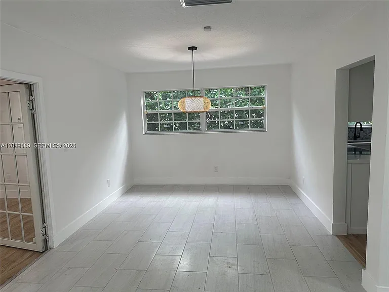 517 Navarre Ave — Photo 8