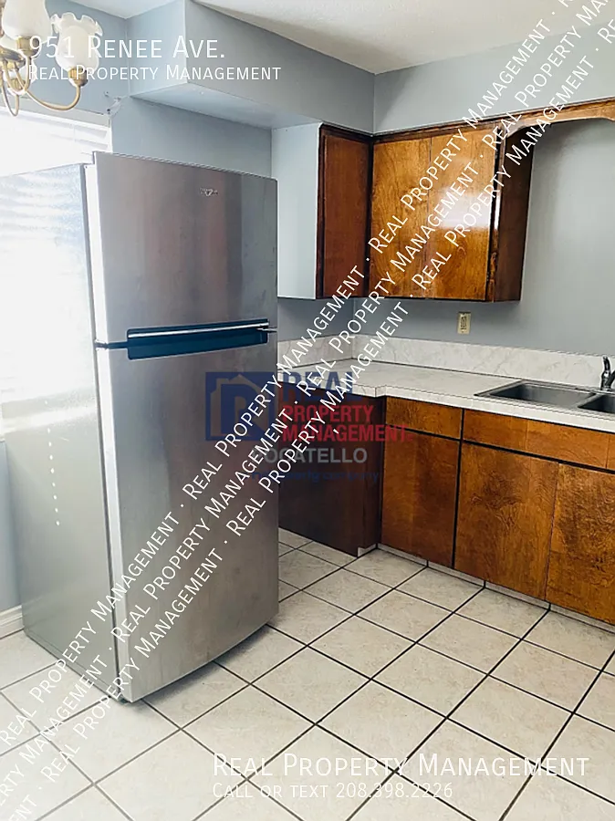 2 Bedroom 1 Bath - 1 Car Garage — Photo 4