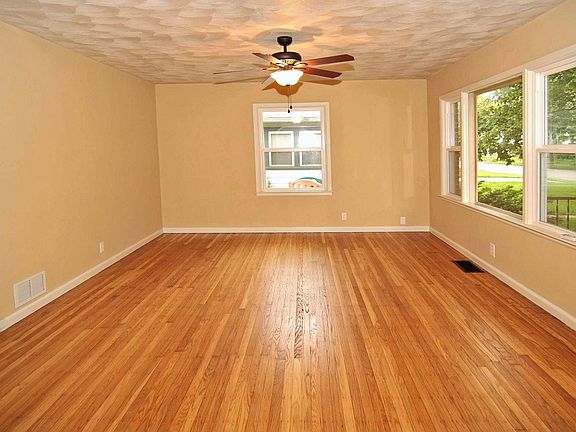 3rd image of 4906 Kingsley Dr