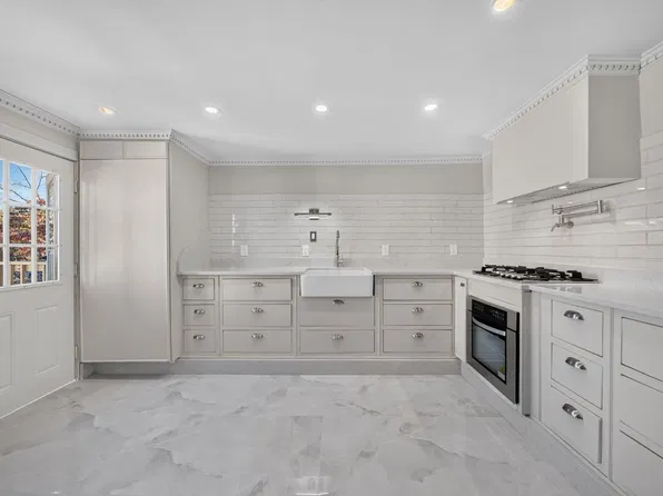 70 Brush Hill Rd #70, Milton, MA 02186