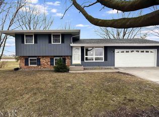 2508 Old Peoria Ct, Bloomington, IL 61705