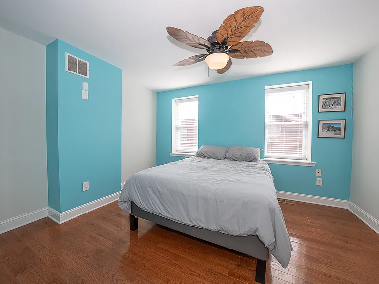 1916 S Alder St — Photo 15