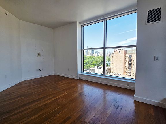 5th image of 1124 31st Ave APT 6A
