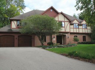 N33W23057 Ridgecrest Ct, Pewaukee, WI 53072