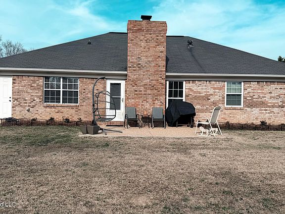 3rd image of 143 Azalea Cir