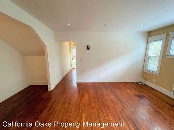 4th image of 1058 E Main St #10074128