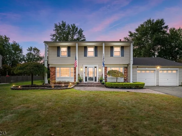 27 Farm Tree Rd, Manalapan Twp., NJ 07726