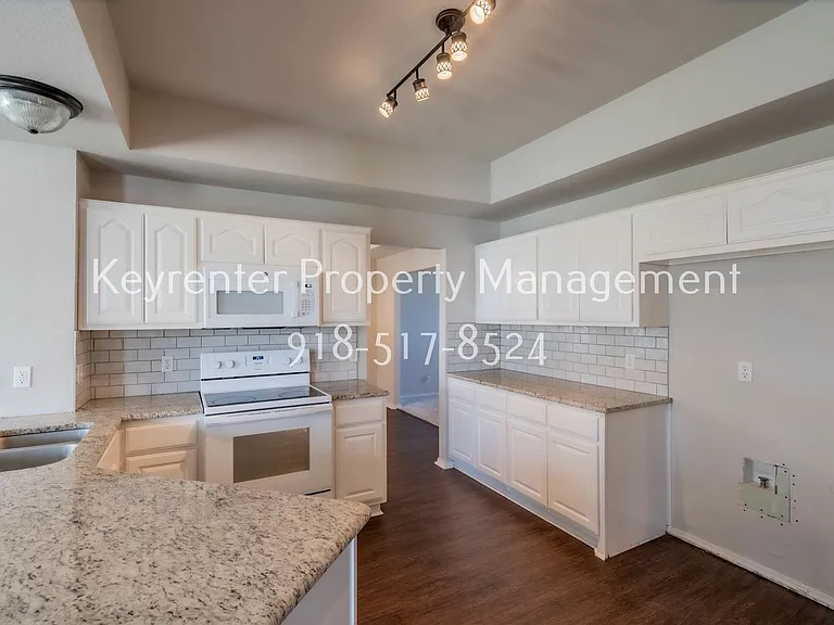 8514 S 112th East Ave — Photo 6