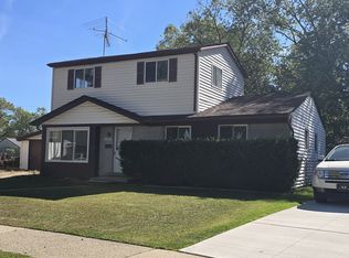 26084 Tawas St, Madison Heights, MI 48071