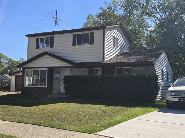 26084 Tawas St, Madison Heights, MI 48071