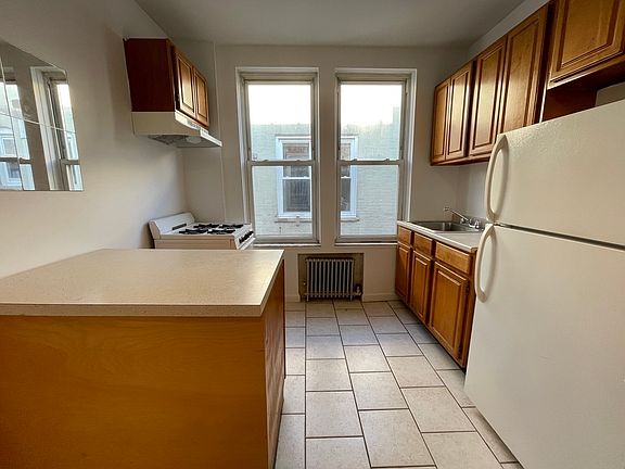 3rd image of 31-50 32nd St #3