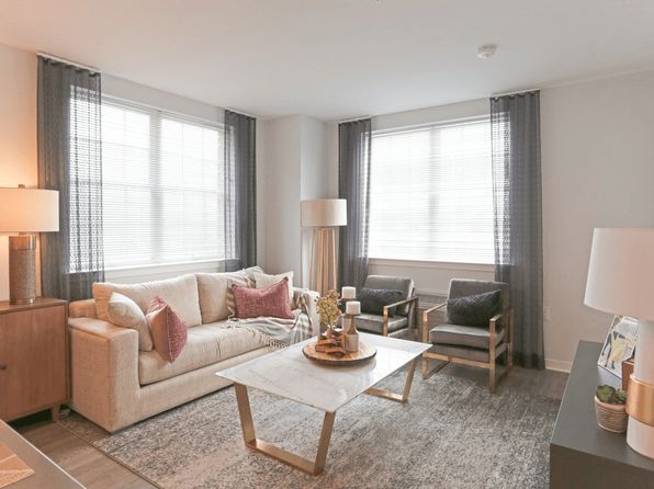 33 University Place Blvd #JCW-610