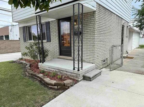 20833 Anita St, Harper Woods, MI 48225