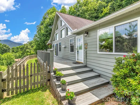 305 Majestic Mountain Dr, Burnsville, NC 28714